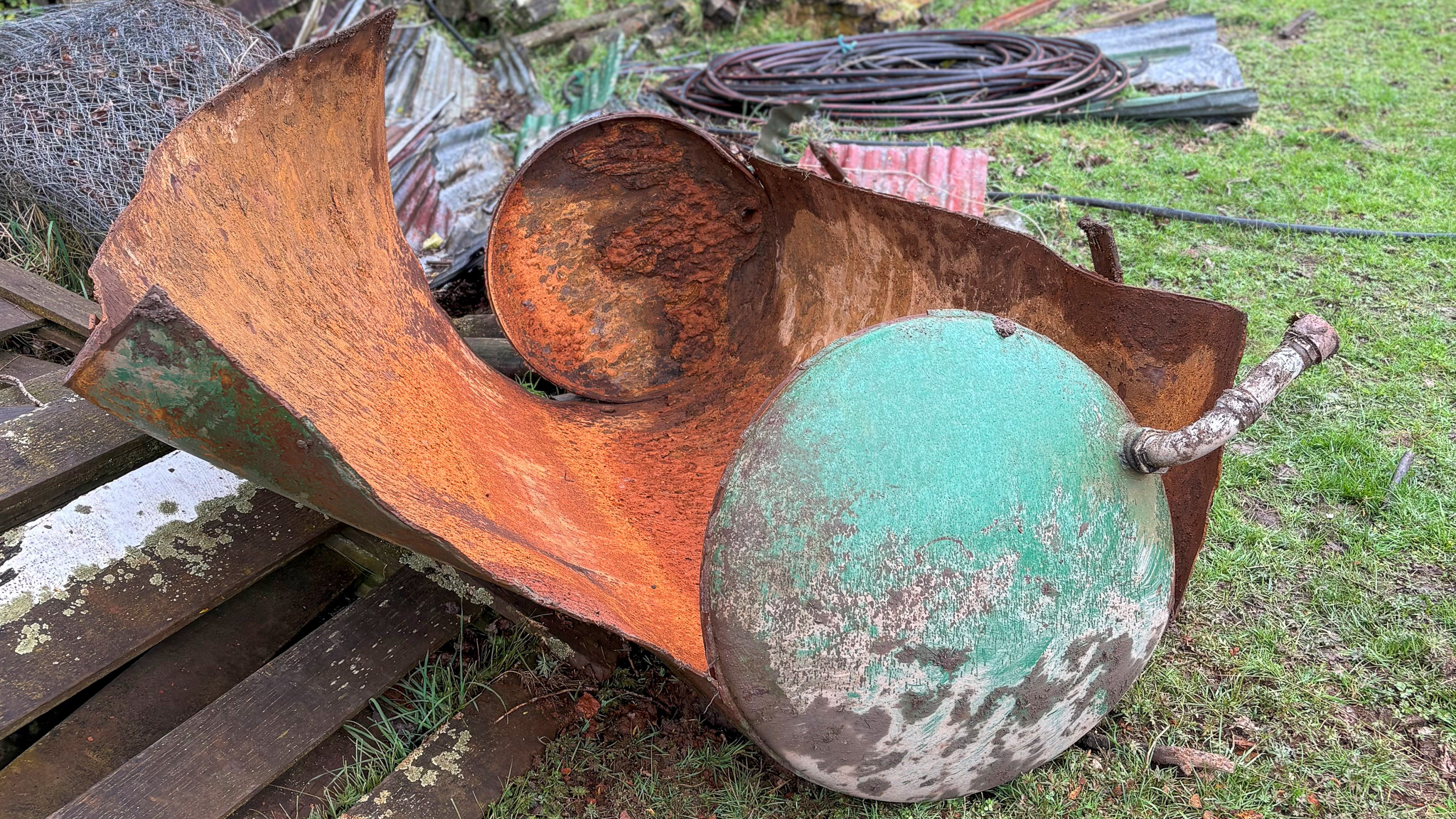 exploded steel water pressure tank 1225 2